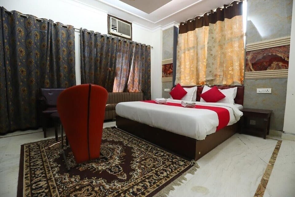 Deluxe Double Room, City View | Desk, laptop workspace, blackout drapes, soundproofing