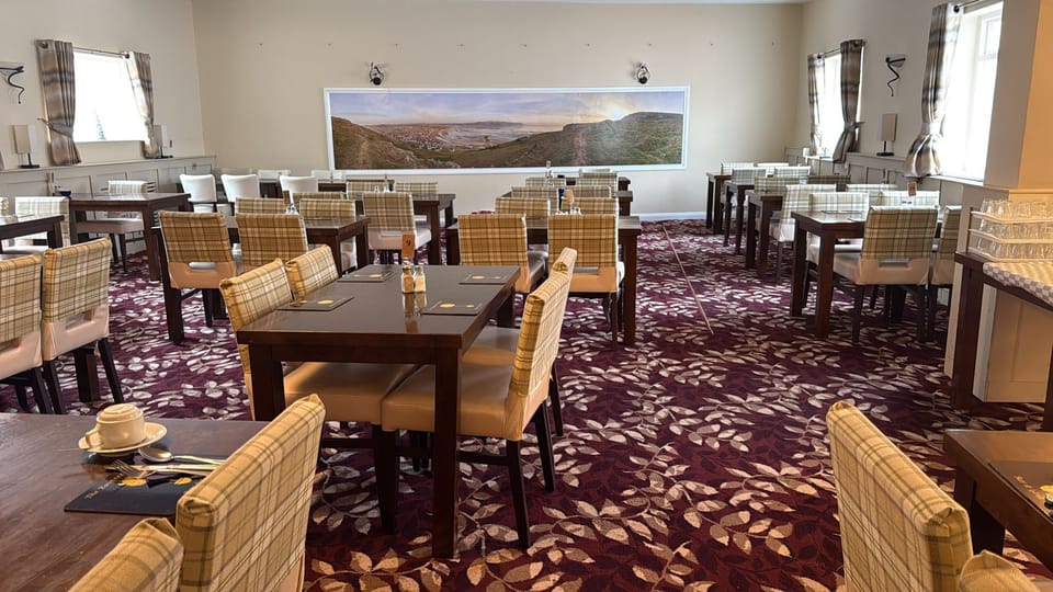 Daily buffet breakfast (GBP 10.00 per person)