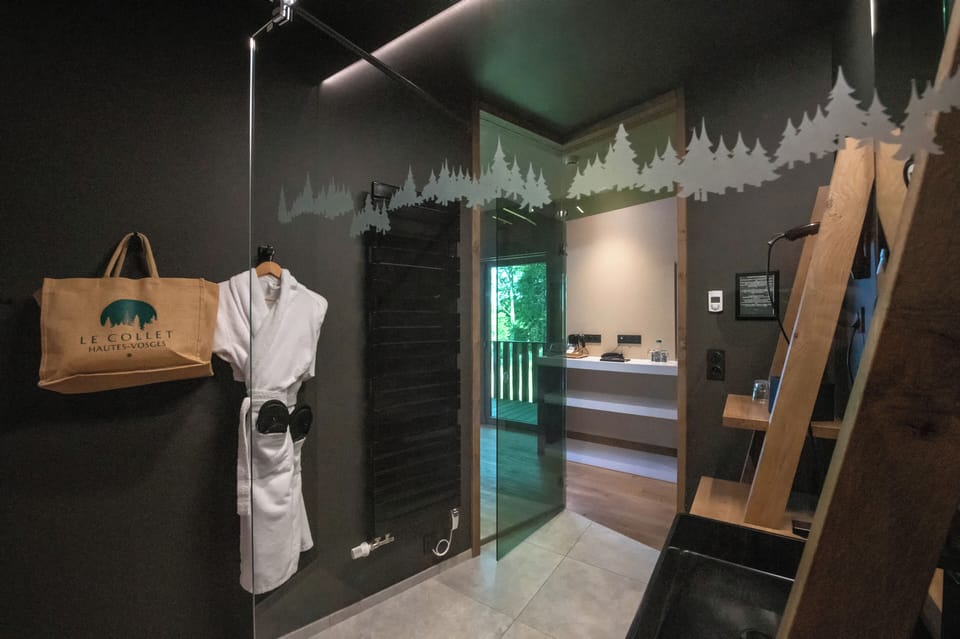Comfort Double Room, Balcony | Bathroom | Bathrobes, slippers