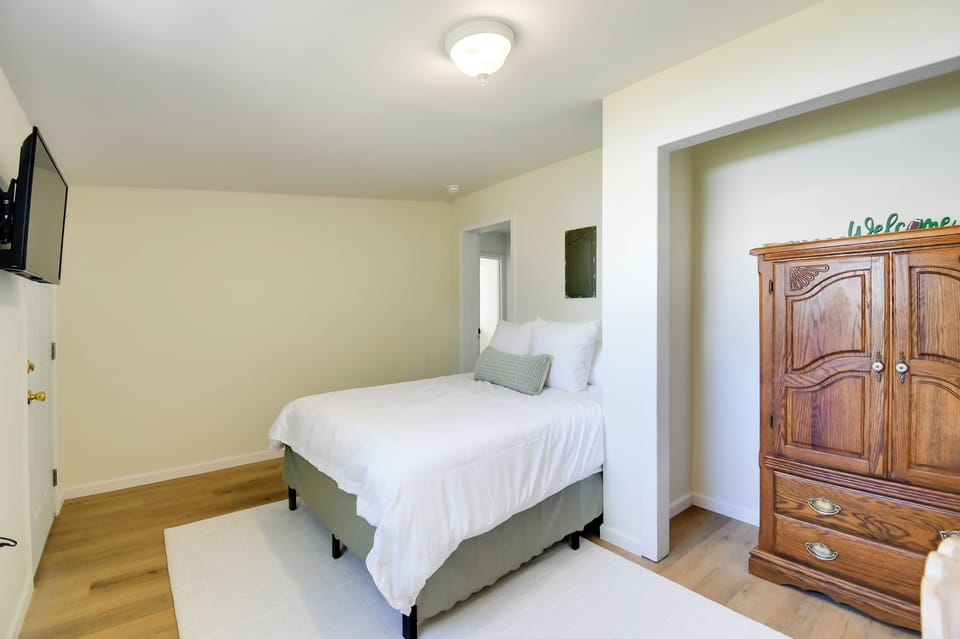 Walk to Ritter Park: Renovated Home Near Marshall! Cottage in Huntington