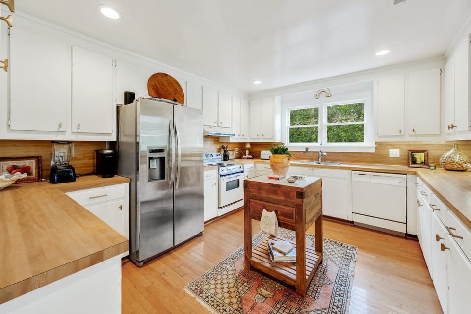 House, 4 Bedrooms | Private kitchen | Coffee/tea maker, fridge, oven, toaster