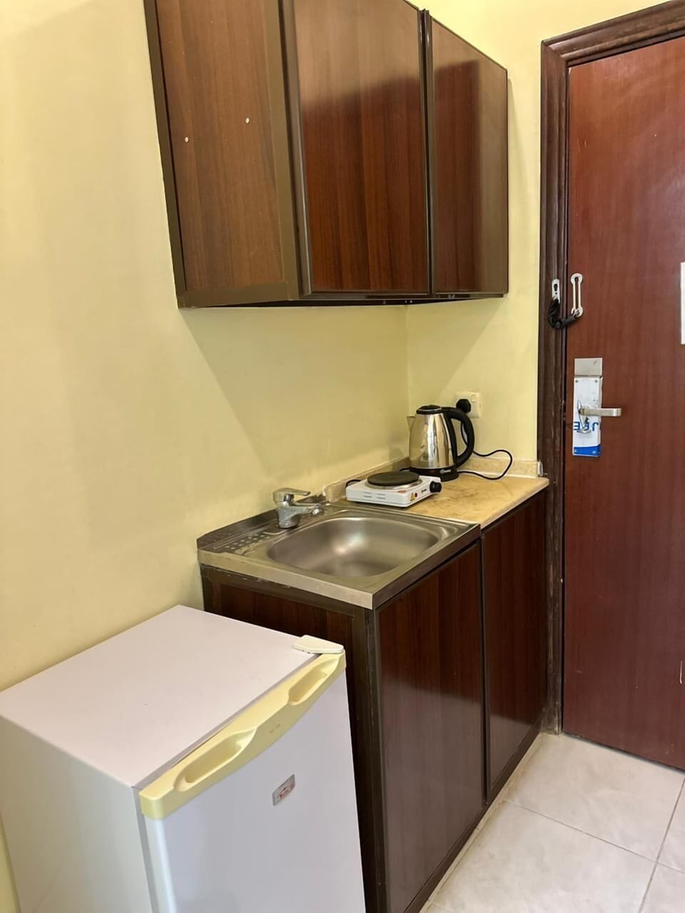 Deluxe Room, 5 Bedrooms | Private kitchen | Mini-fridge, stovetop