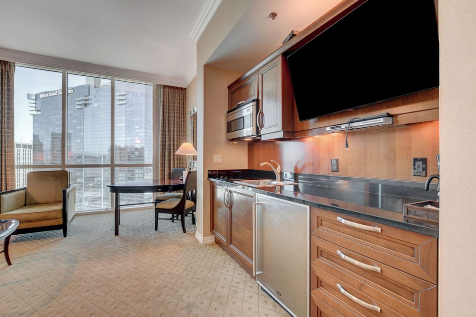 Studio, City View | Private kitchenette | Coffee/tea maker