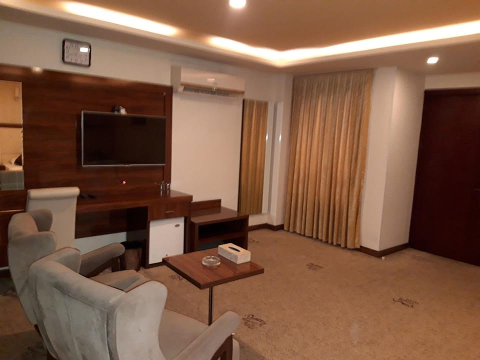Standard Triple Room | Desk, laptop workspace, soundproofing, free WiFi
