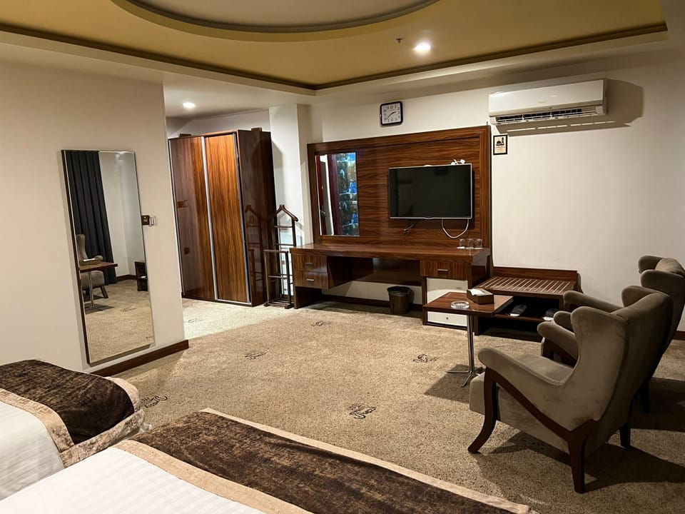 Desk, laptop workspace, soundproofing, free WiFi