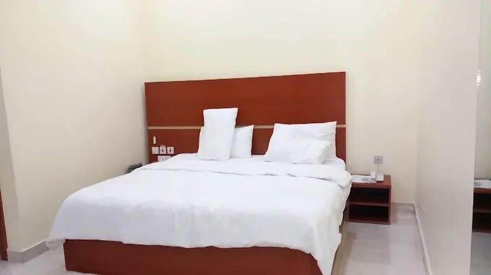 Deluxe Room, Balcony, City View | Desk, laptop workspace, soundproofing, free WiFi