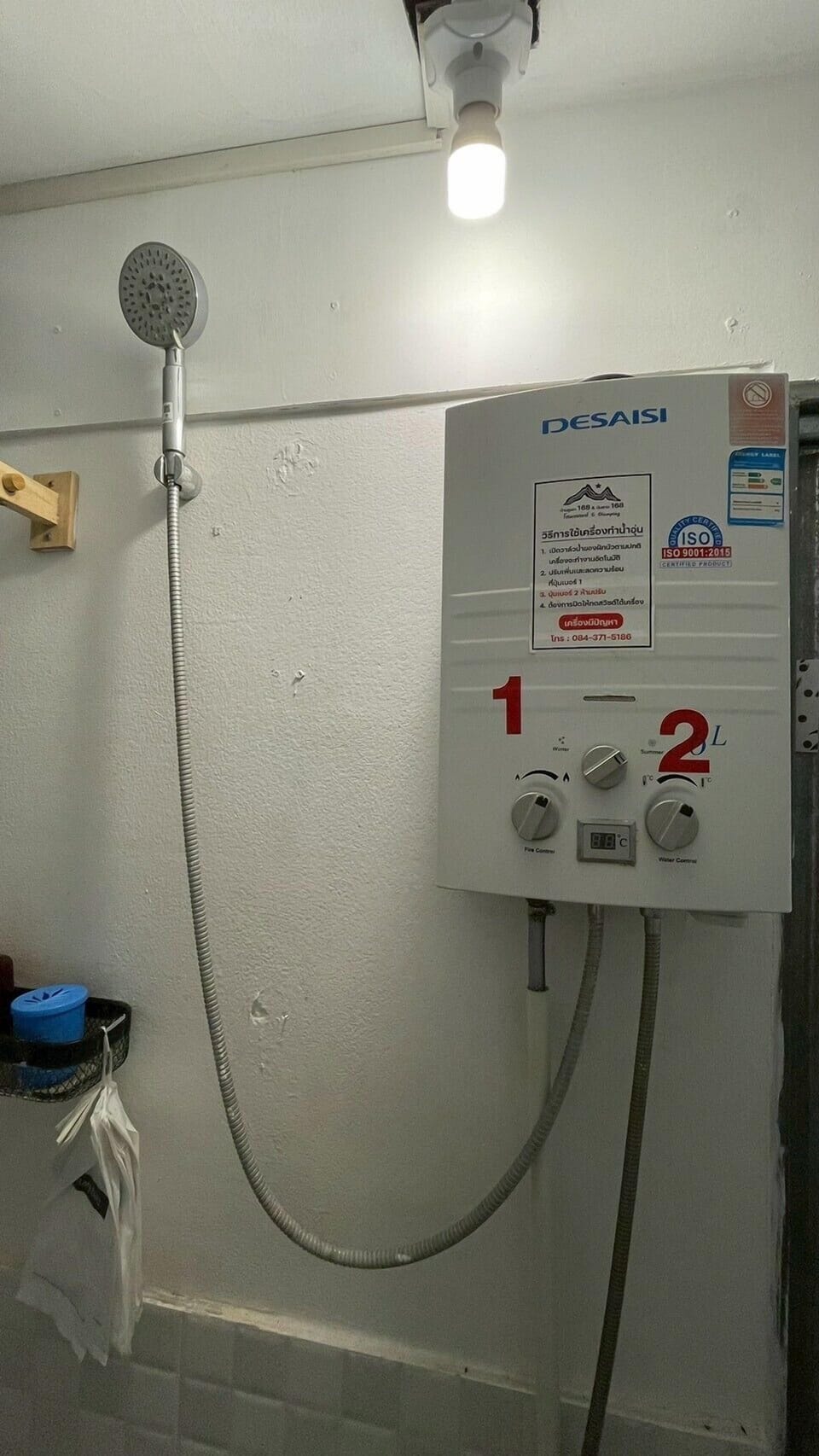 Superior Room, 1 King Bed, Non Smoking | Bathroom | Soap, shampoo