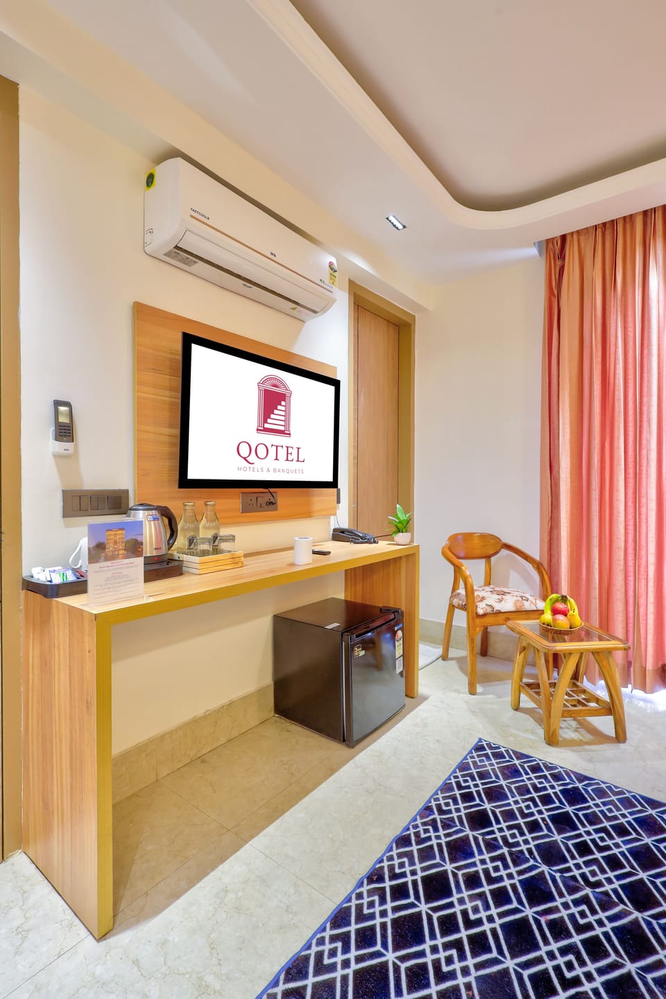 Suite, Balcony, City View | Premium bedding, minibar, soundproofing, WiFi (free)