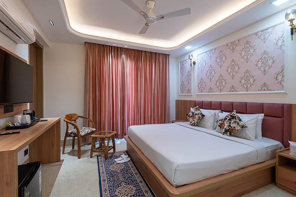 Deluxe Double Room, Balcony, City View | Soundproofing, free WiFi