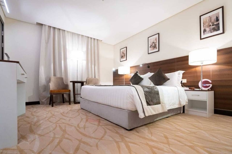 Junior Suite | Minibar, in-room safe, blackout drapes, soundproofing