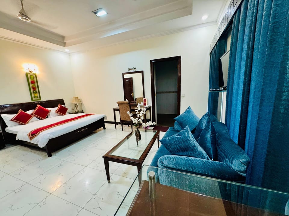 Superior Double Room, Garden View | Desk, laptop workspace, soundproofing, iron/ironing board
