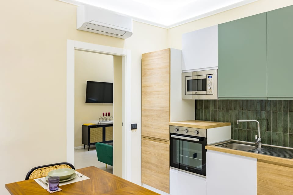 Apartment (4 Bedrooms) | Private kitchen | Microwave, oven, stovetop, dishwasher