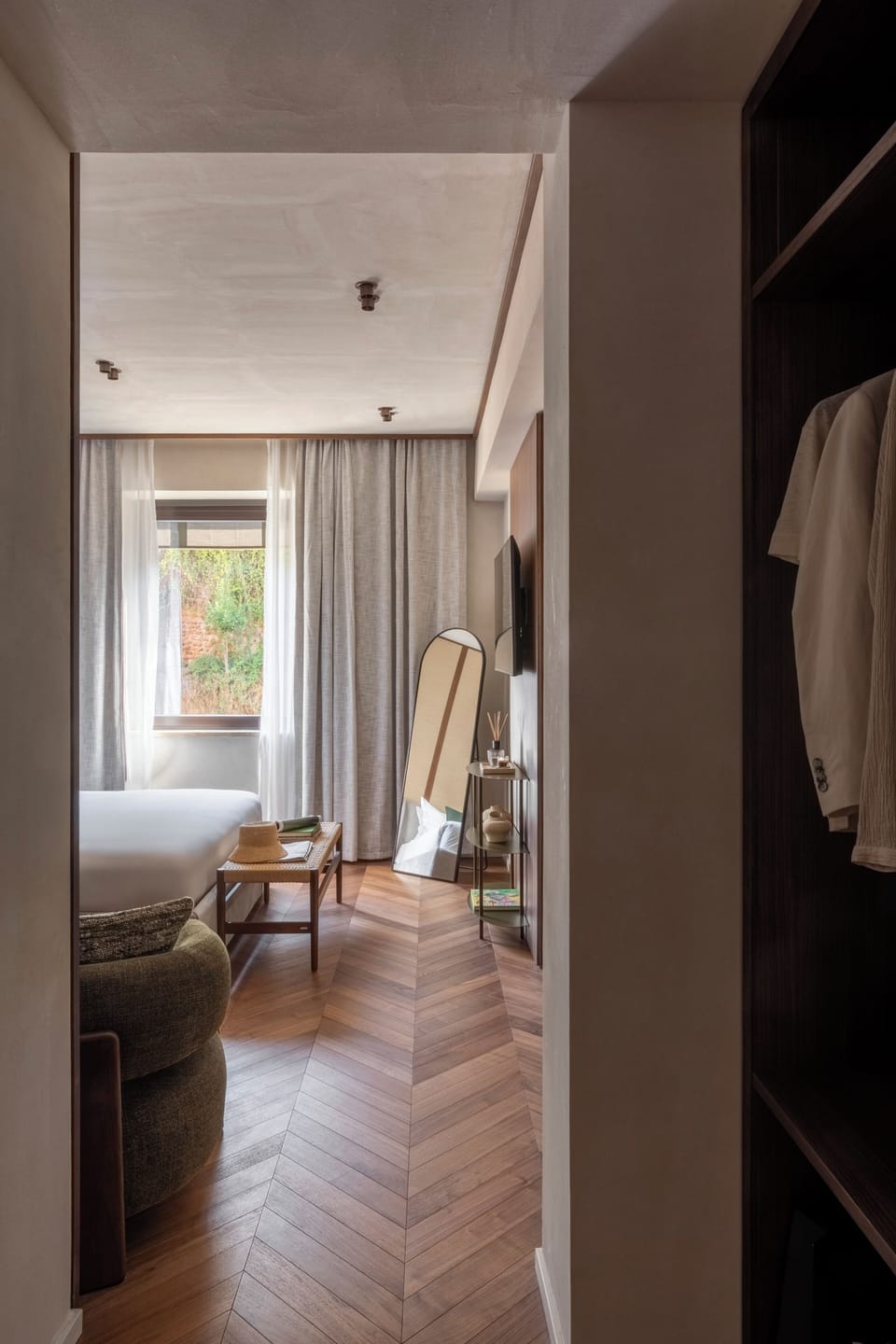 Deluxe Triple Room | Minibar, in-room safe, desk, laptop workspace