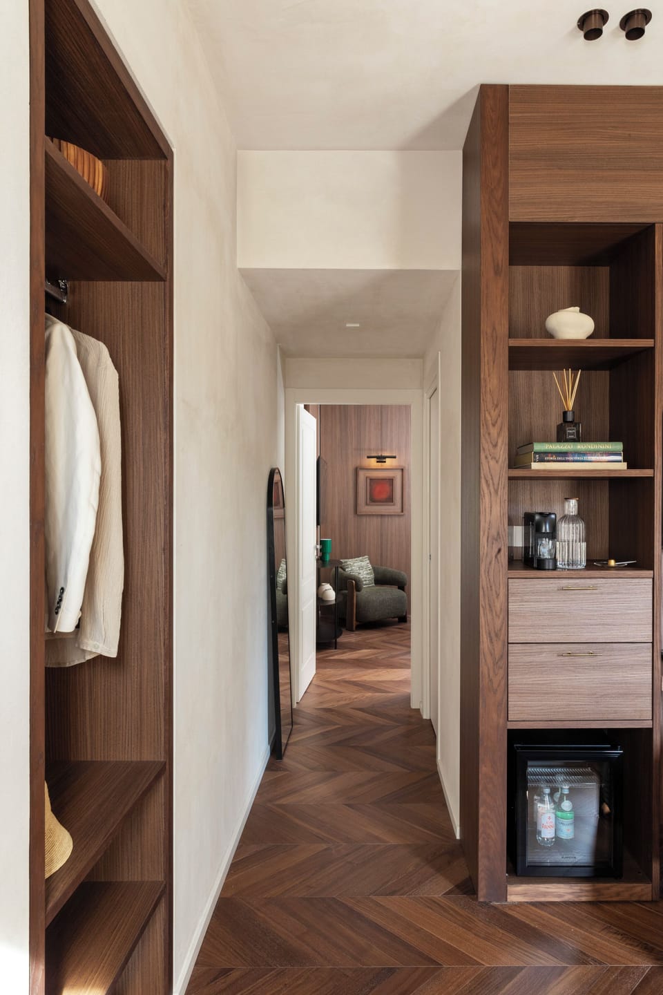 Suite | Minibar, in-room safe, desk, laptop workspace
