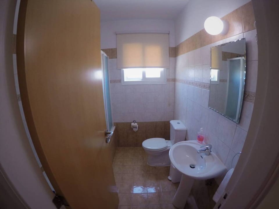 Andros Apt 2 Bed Free Wi-fi Safe Complex Pool Apartment in Paralimni