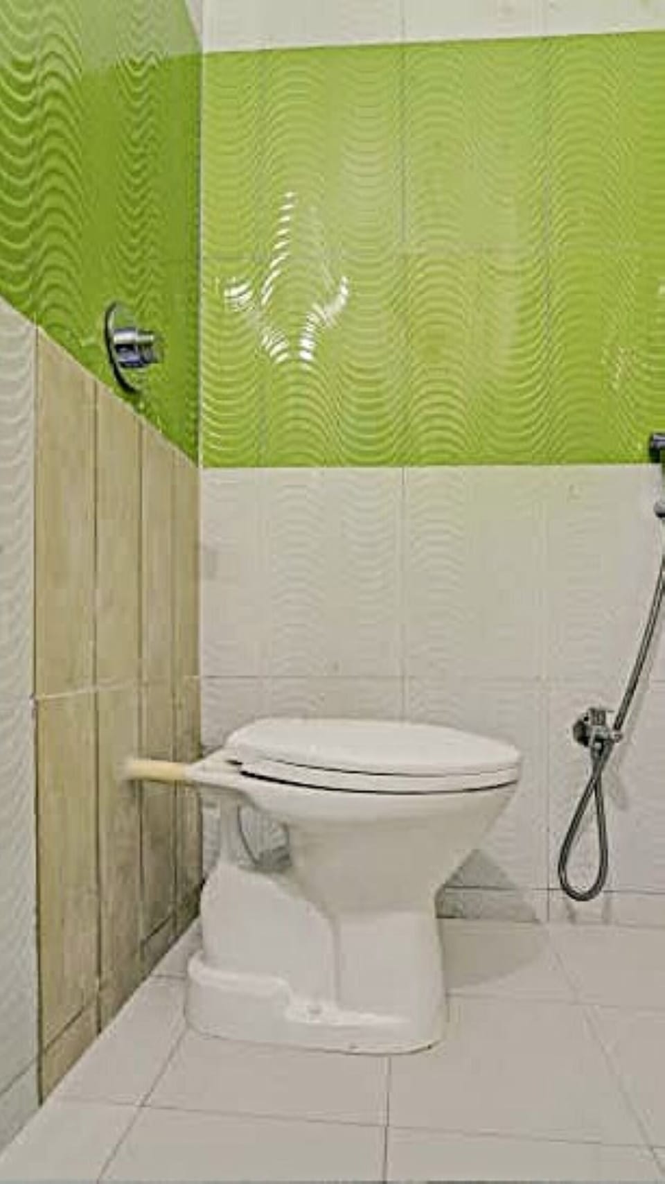 Shower, free toiletries, towels, soap