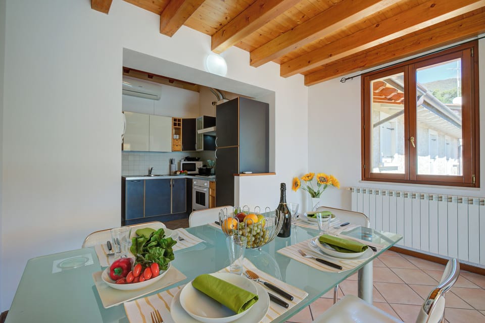 Standard Apartment, Multiple Bedrooms, Mountainside (Eden House - Terrace & View Lake) | Dining