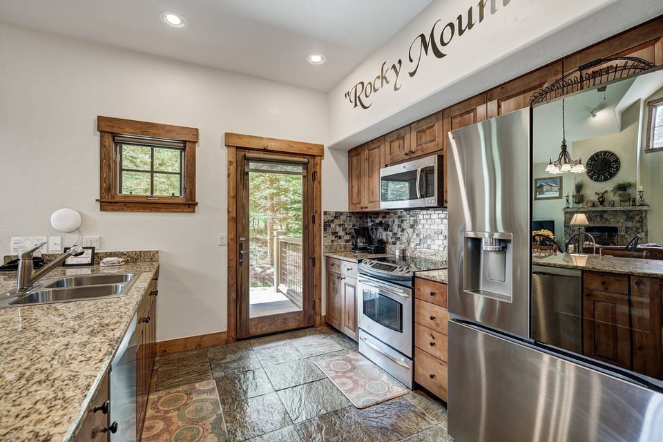 Townhome, 3 Bedrooms | Private kitchen | Coffee/tea maker, fridge, oven, toaster