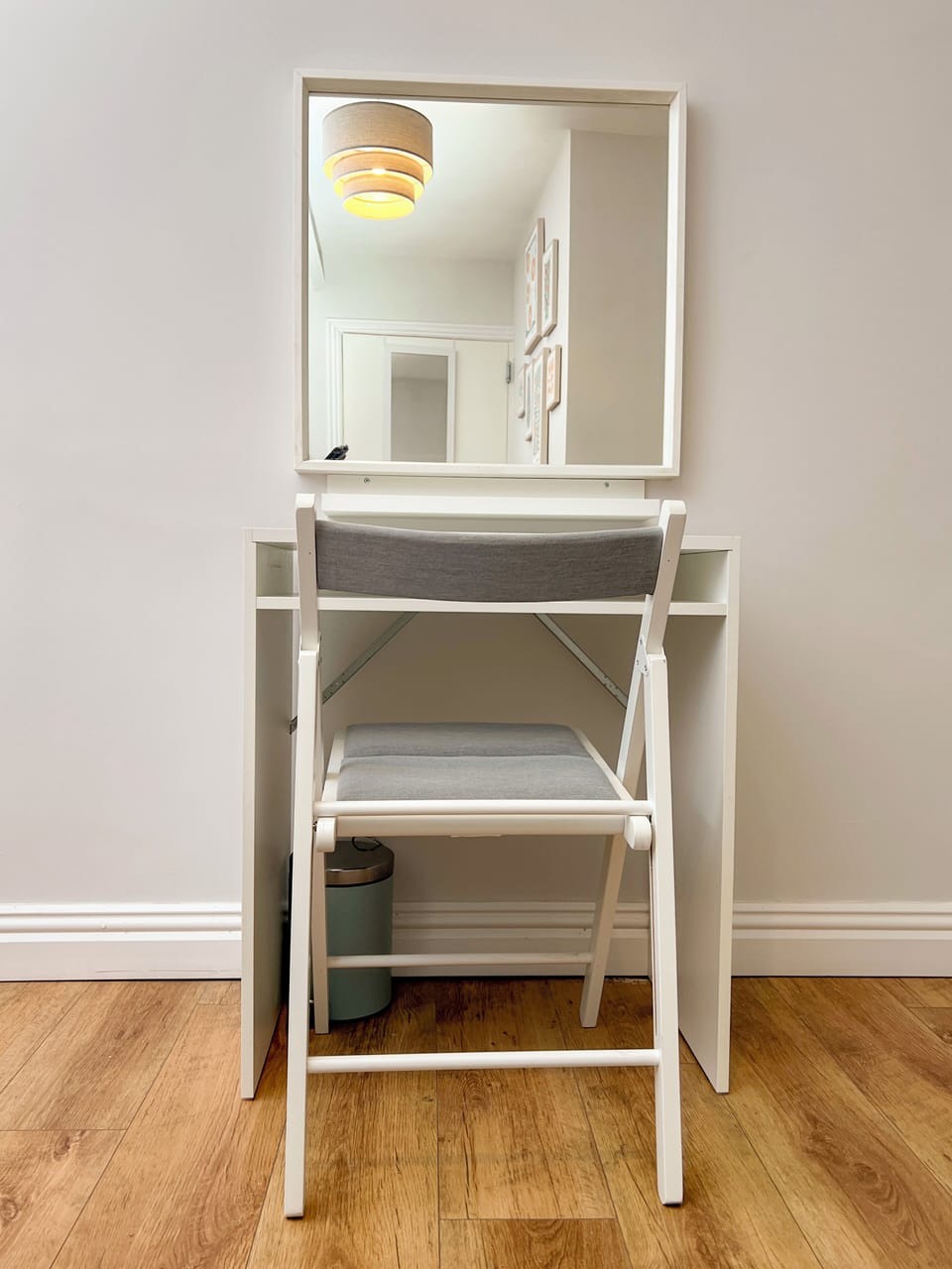 Wee Nook - R5 | Desk, laptop workspace, free WiFi, bed sheets