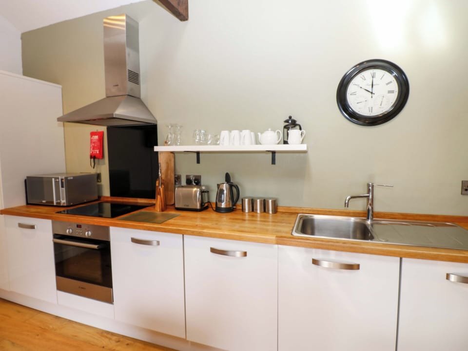 Dishwasher, cookware/dishes/utensils