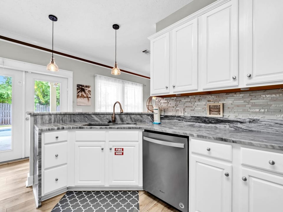 House, Multiple Beds (Sea the Blessings) | Private kitchen