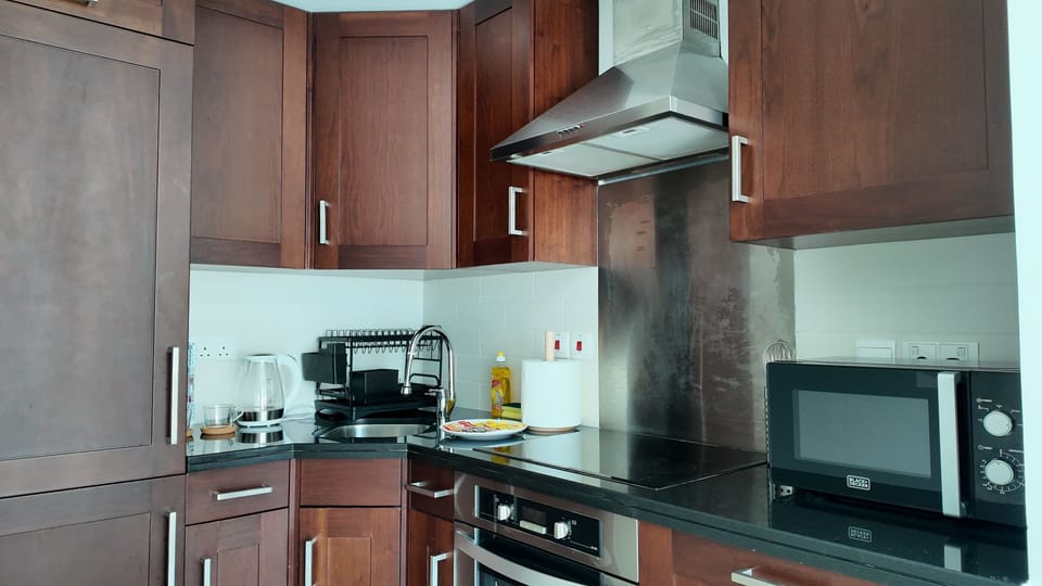 Design Studio, City View | Private kitchen | Full-size fridge, microwave, oven, stovetop