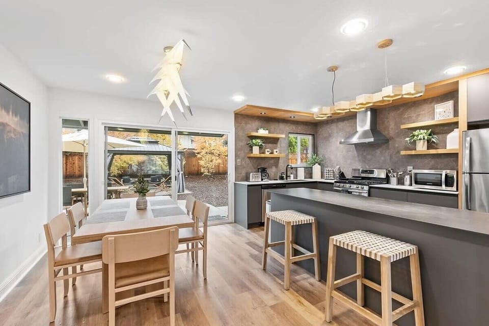 House (3 Bedrooms) | Private kitchen | Coffee/tea maker, electric kettle, toaster, cookware/dishes/utensils