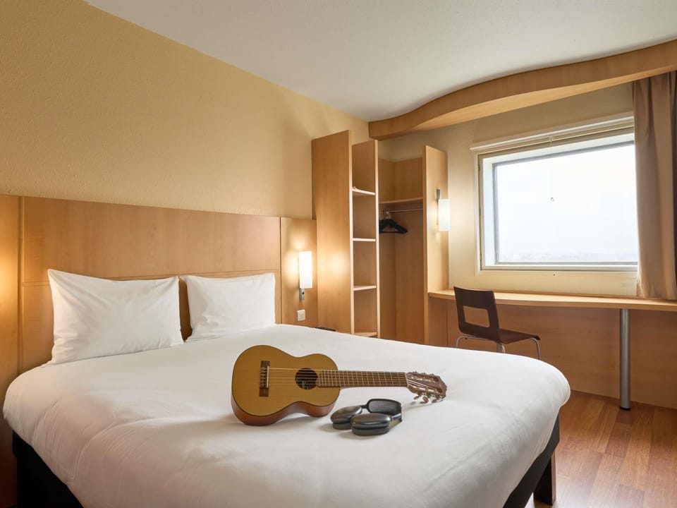 Standard Double Room, 1 Double Bed | In-room safe, desk, soundproofing, iron/ironing board