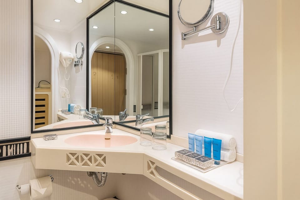 Combined shower/tub, hair dryer, towels, soap