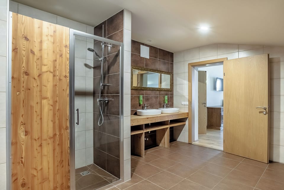 Superior Room, 2 Bedrooms, Balcony, Mountain View | Bathroom | Hair dryer, towels, soap, shampoo