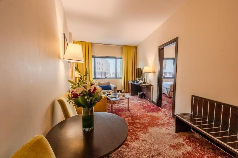 Executive Suite | Soundproofing, iron/ironing board, WiFi (free)