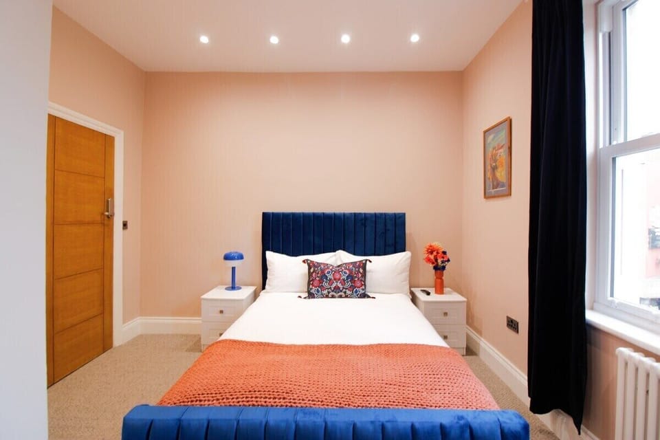 Business Suite, Ensuite, City View (2) | Desk, laptop workspace, free WiFi