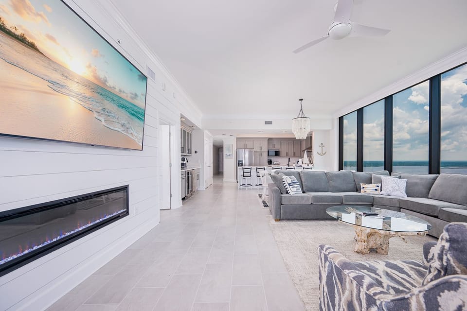 Condo, 4 Bedrooms | Living area