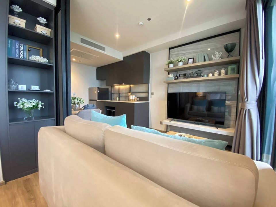 Apartment, 1 Bedroom, Accessible, Smoking | Living room