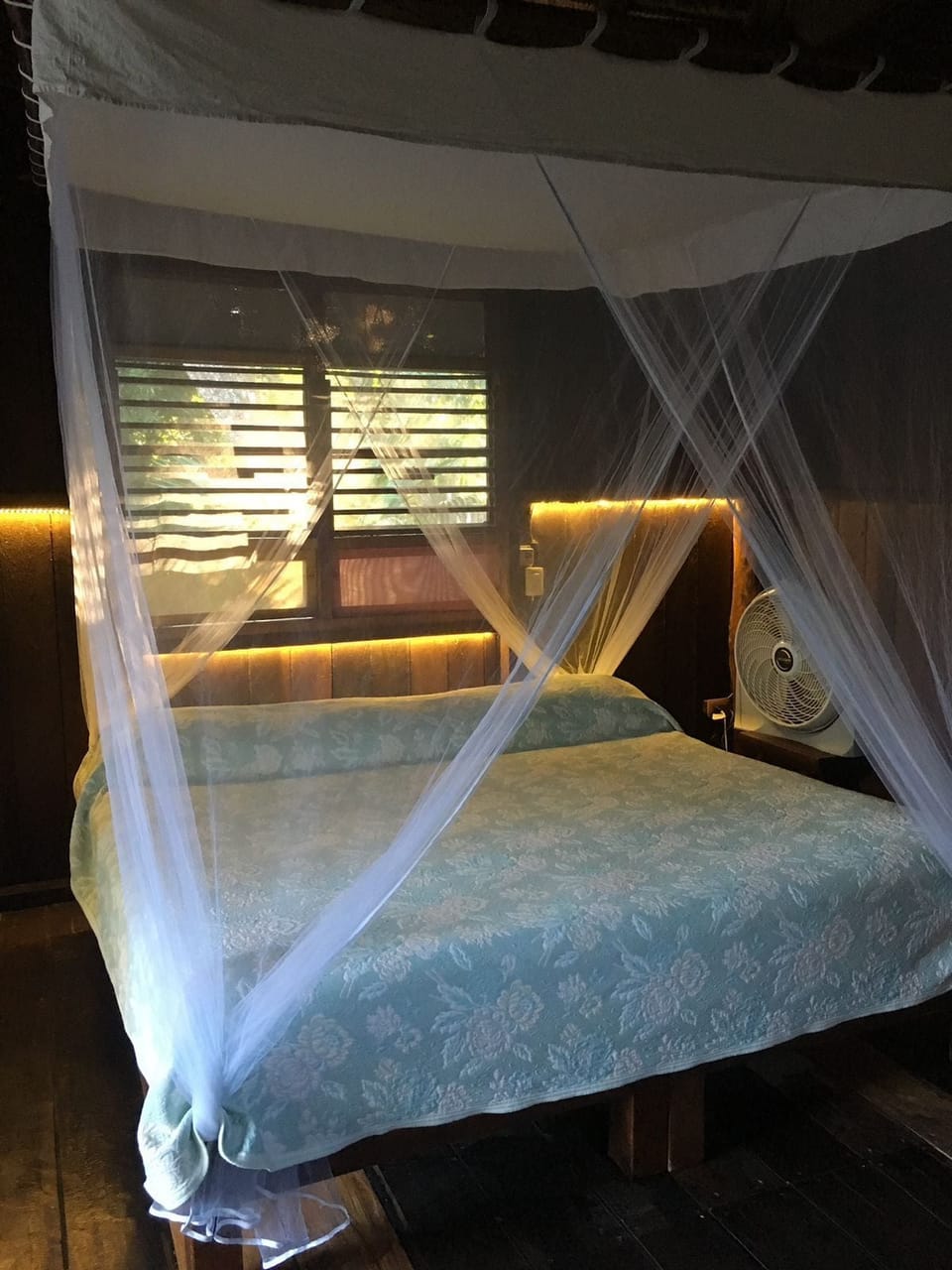 Classic Bungalow, 1 King Bed, Balcony | Laptop workspace, rollaway beds (surcharge), WiFi (free), bed sheets