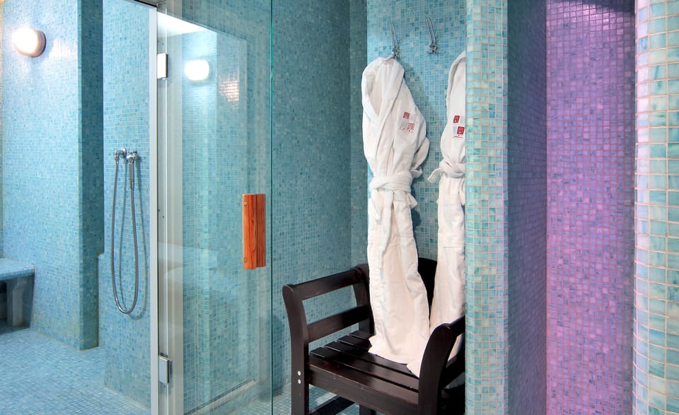 Steam room 