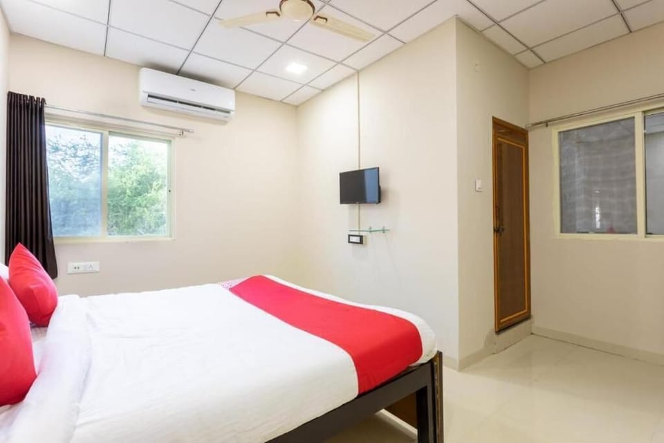 Double or Twin Room | Iron/ironing board, WiFi (free)
