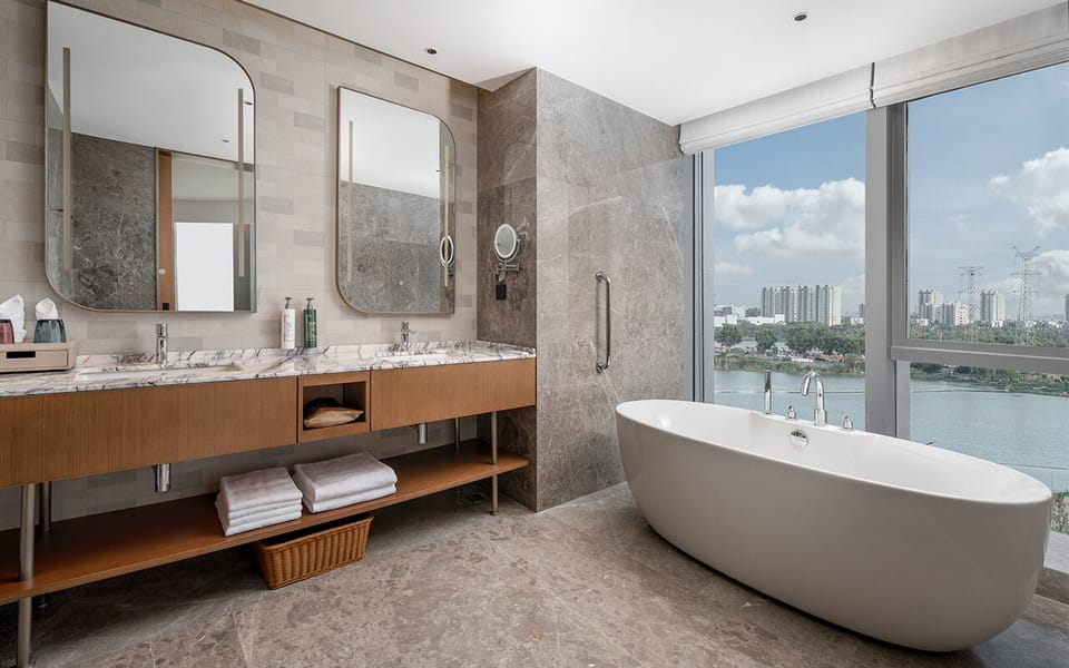 Premium Suite, 1 King Bed | Bathroom | Free toiletries, hair dryer, bathrobes, slippers