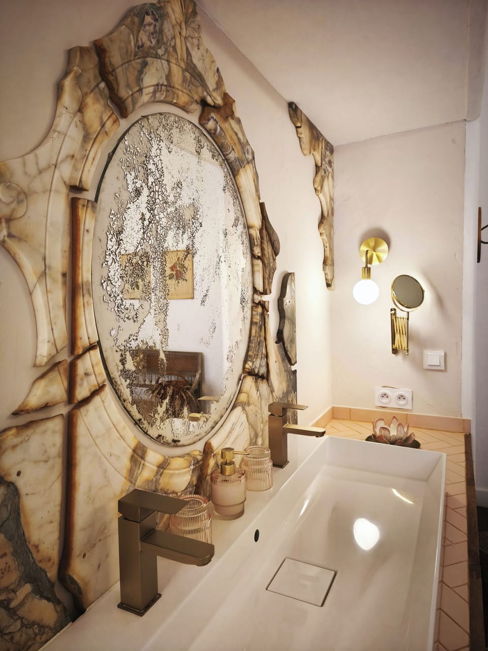 Deluxe Suite, Garden View | Bathroom