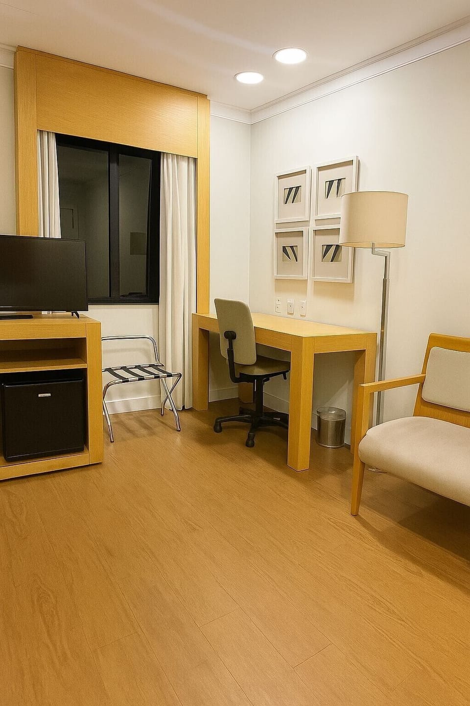 Deluxe Apartment | In-room safe, blackout drapes, soundproofing, iron/ironing board