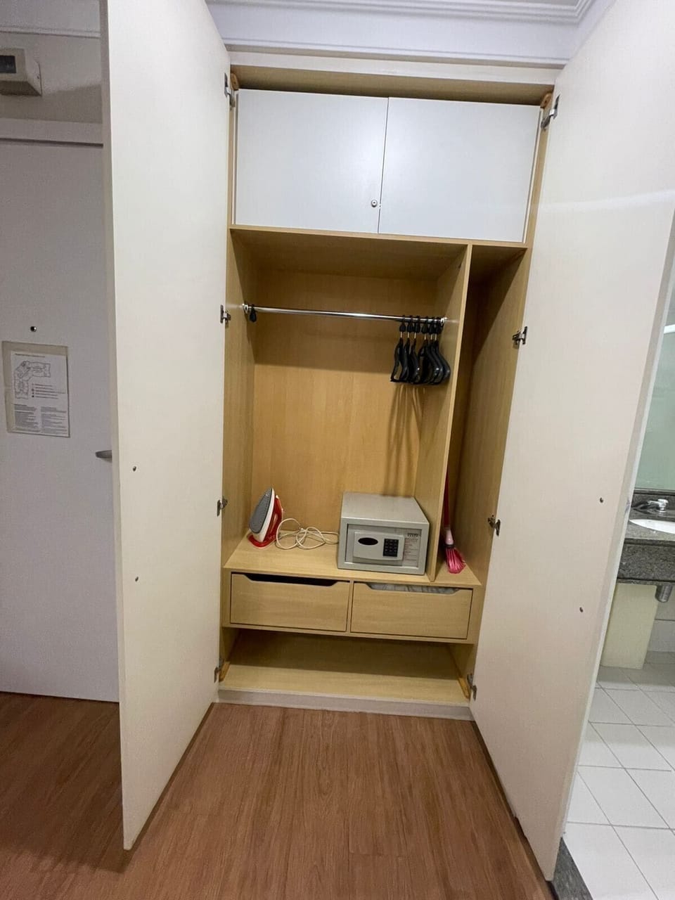 Deluxe Apartment | In-room safe, blackout drapes, soundproofing, iron/ironing board