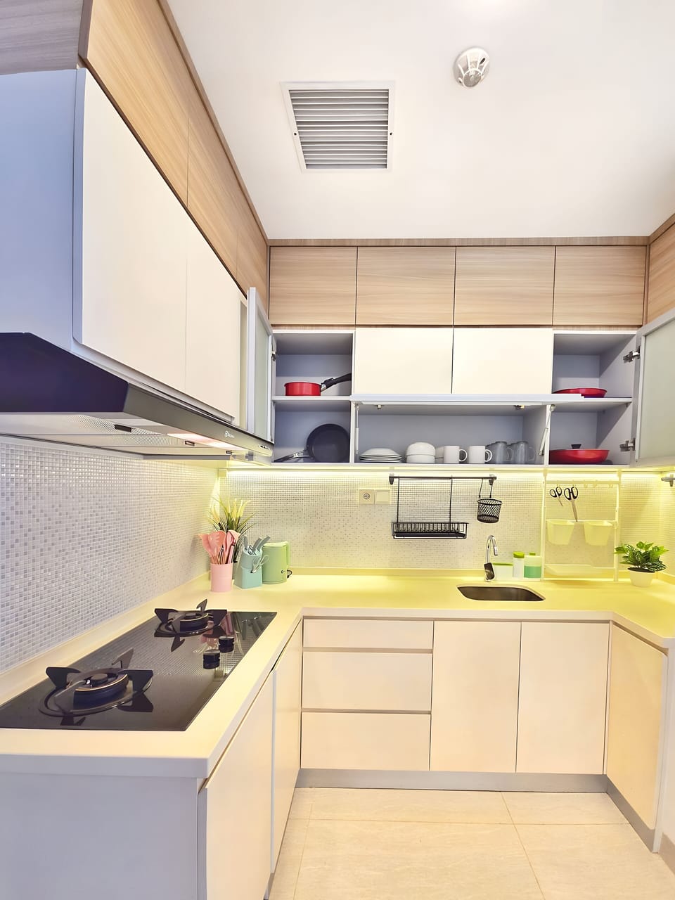 Apartment, 3 Bedrooms, City View | Private kitchen | Fridge, microwave, stovetop, cookware/dishes/utensils