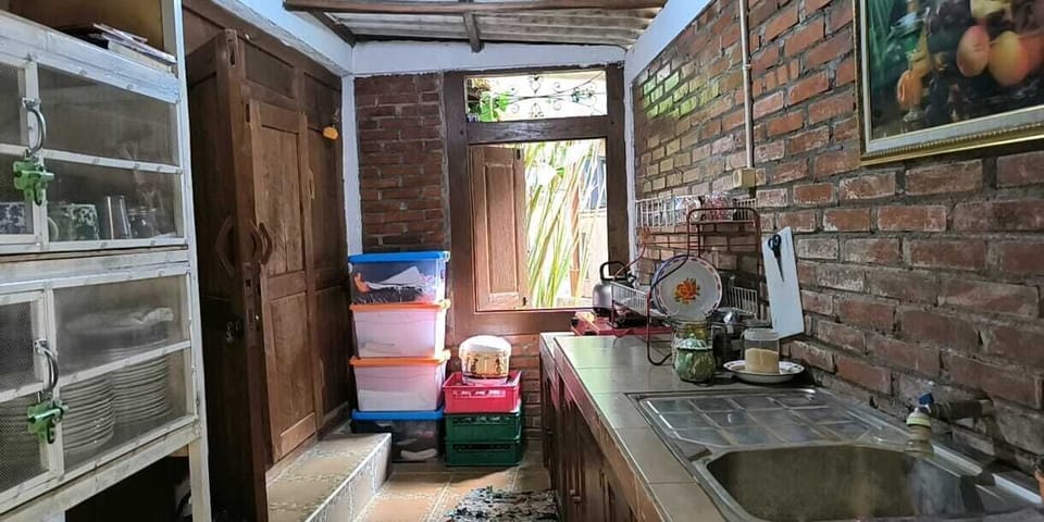 Cookware/dishes/utensils
