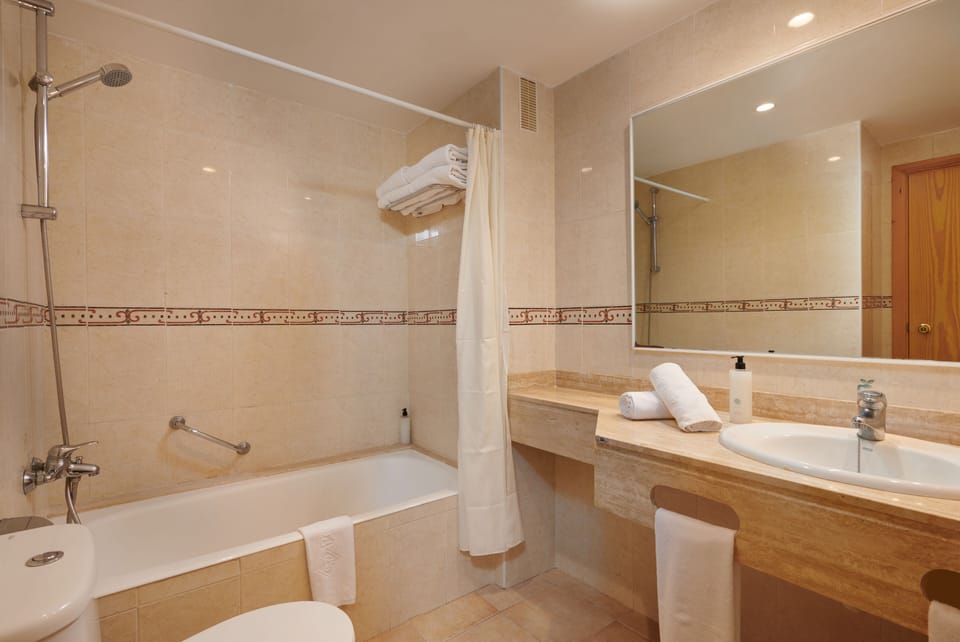 Shower, towels