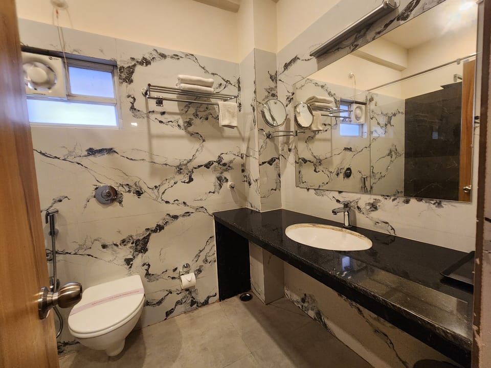Premium Double Room, Balcony, City View | Bathroom | Shower, towels, soap, shampoo