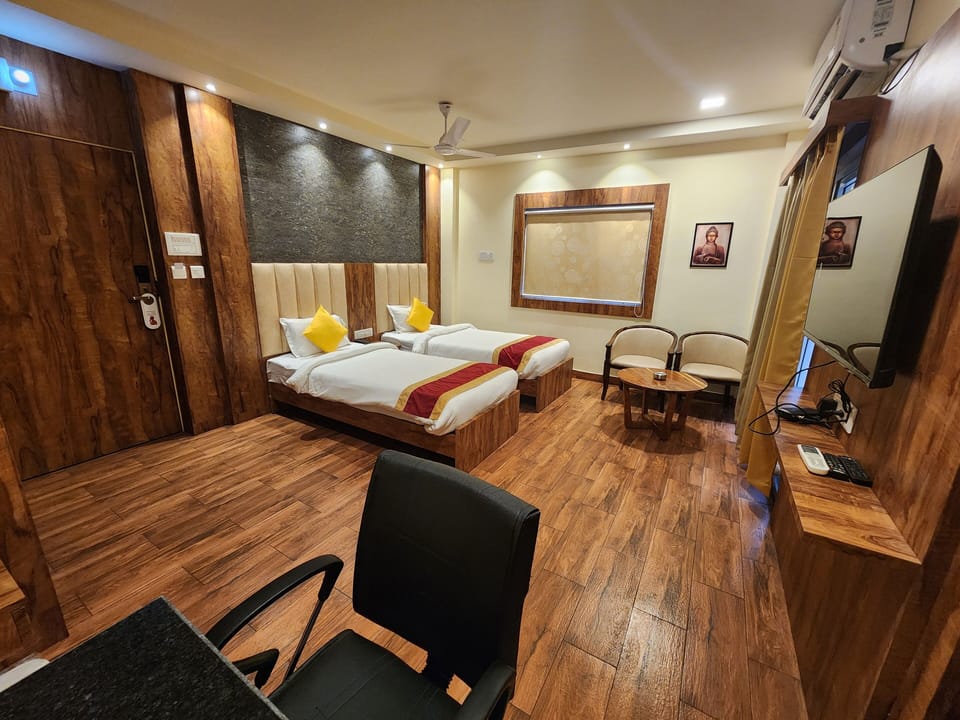 Premium Double Room, Balcony, City View | WiFi (free)