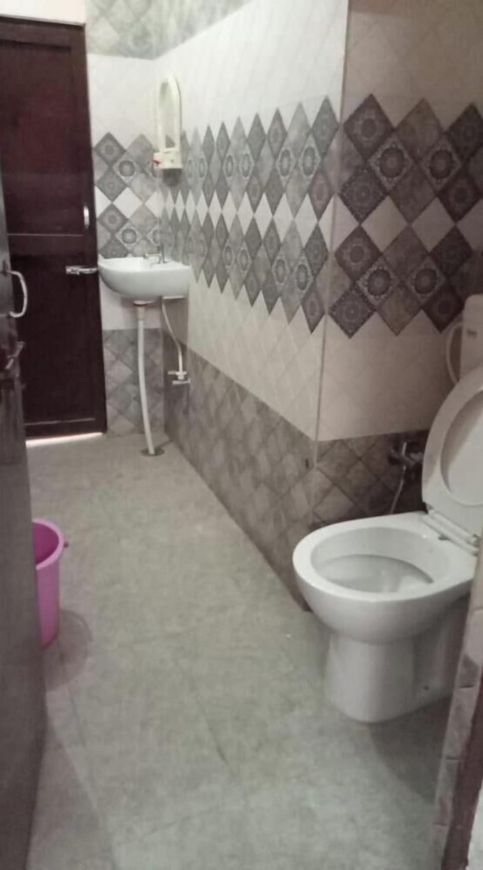 Basic Double Room | Bathroom | Shower, free toiletries, towels, soap