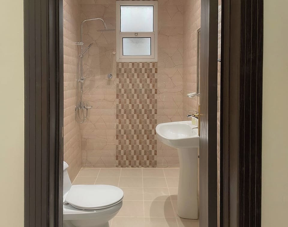Standard Studio Suite | Bathroom | Hair dryer, slippers, bidet
