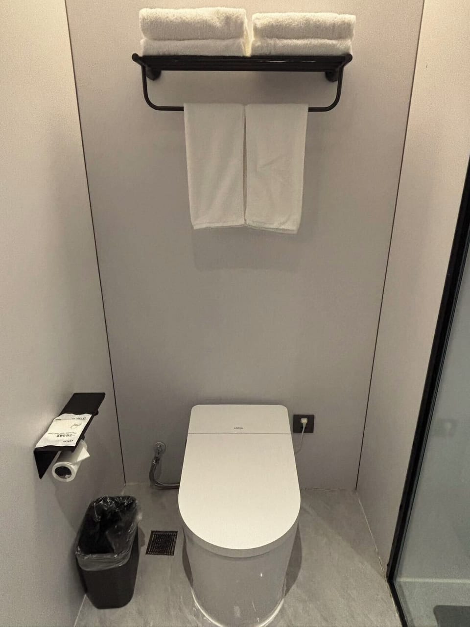 Shower, rainfall showerhead, free toiletries, hair dryer
