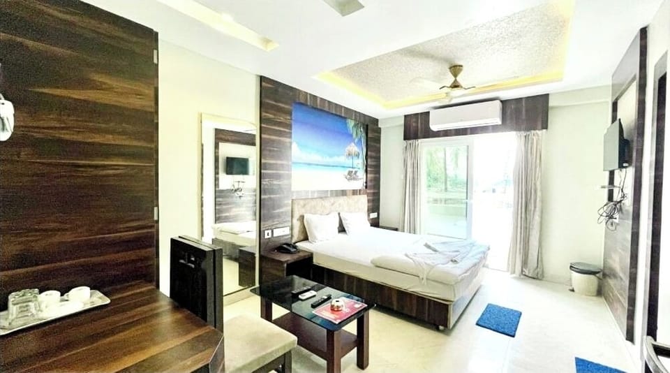Deluxe Quadruple Room | Premium bedding, desk, laptop workspace, WiFi (free)